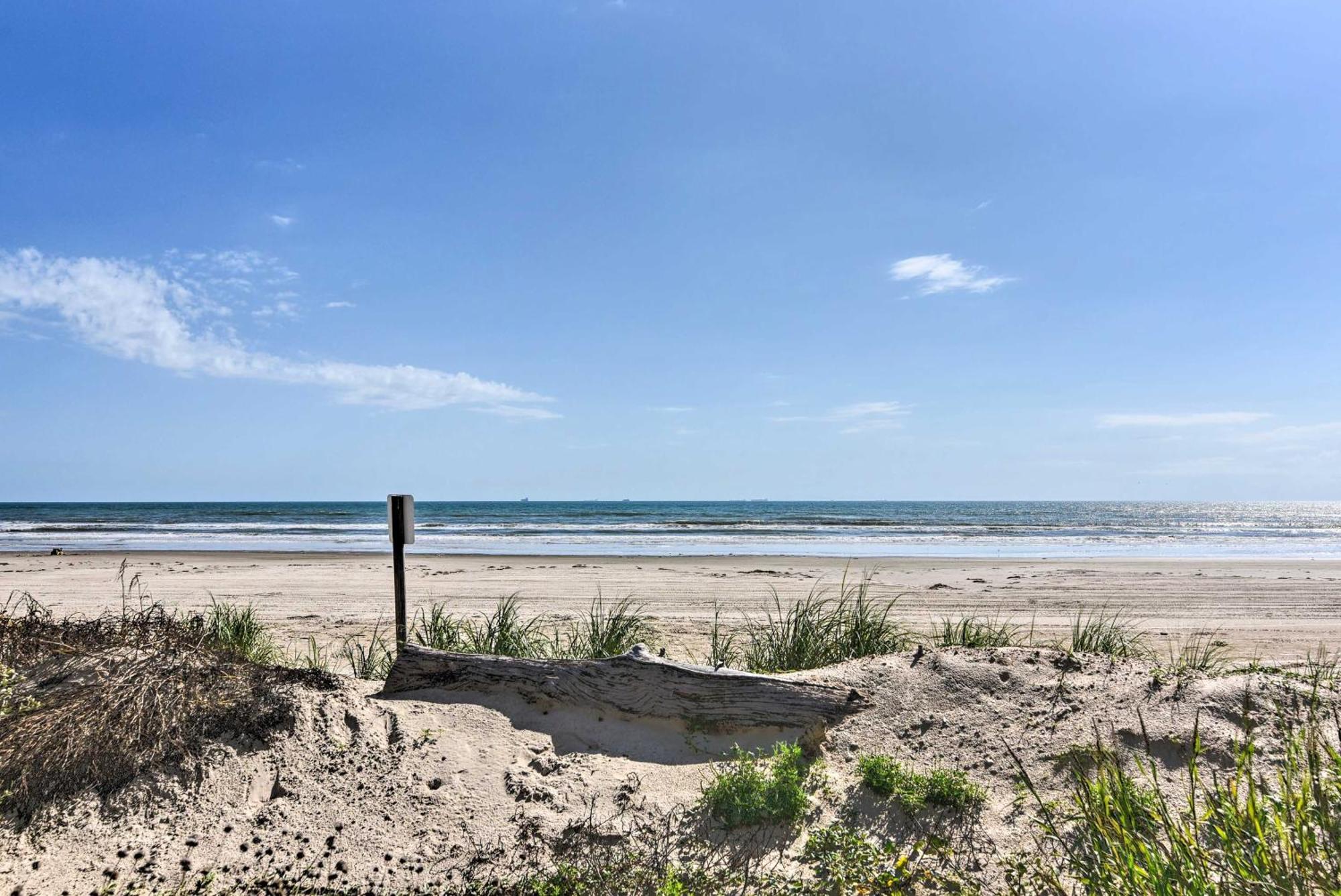 Surfside Beach Retreat With Deck And Ocean Views المظهر الخارجي الصورة