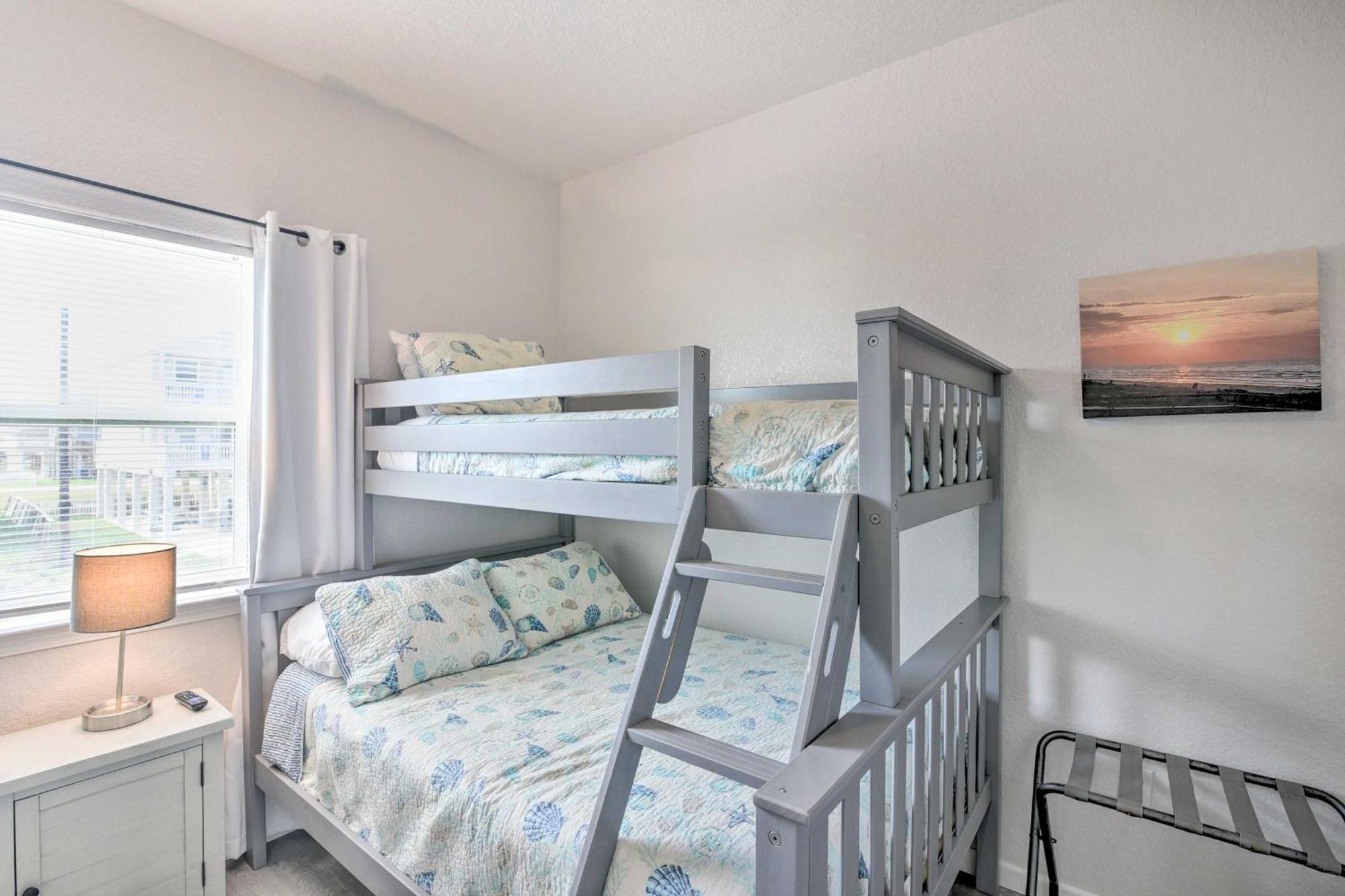 Surfside Beach Retreat With Deck And Ocean Views المظهر الخارجي الصورة